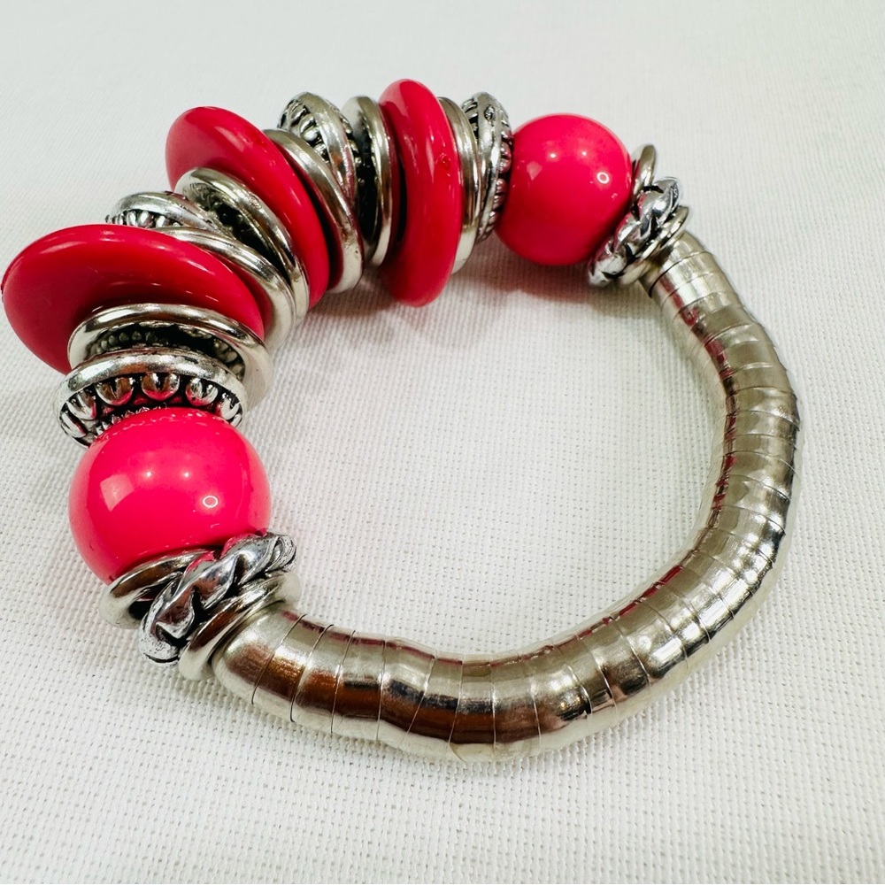 SILVER TONE HOT PINK  BEADED BOHO CHIC STRETCH BRACELET NWOT CHUNKY GLAM
